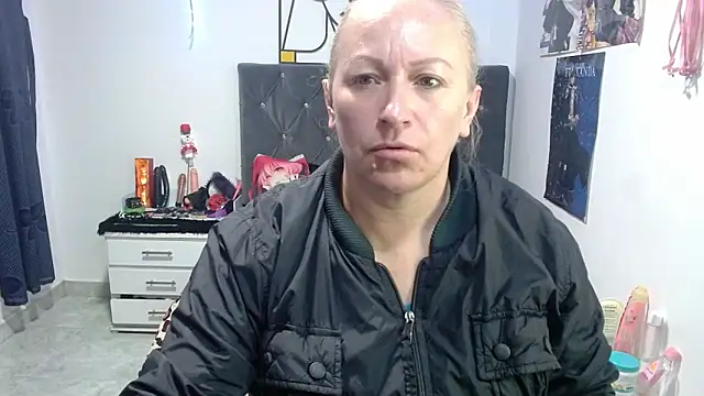 emperabigbootybigass online show from May 2026 12:12:02 PM