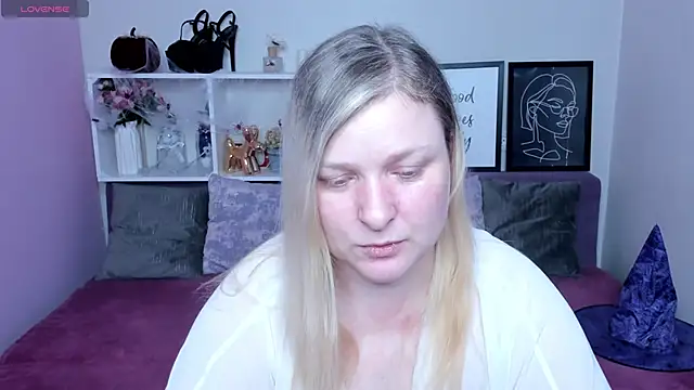 AnnaXCherri online show from October 2025 03:07:02 AM