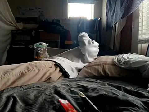 Snapshot of DevinToore chatting on December 2025 07:54:01 PM DevinToore online show from December 2025 07:54:01 PM