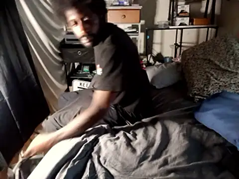 Snapshot of DevinToore chatting on January 2026 01:22:02 AM DevinToore online show from January 2026 01:22:02 AM