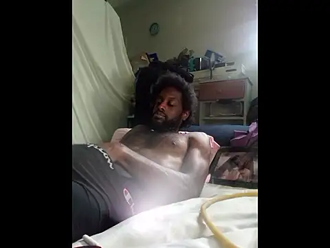 Snapshot of DevinToore chatting on April 2026 07:33:01 PM DevinToore online show from April 2026 07:33:01 PM