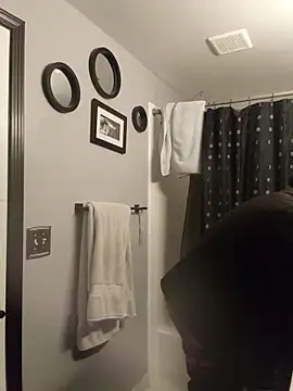 Snapshot of DevinToore chatting on April 2026 06:13:01 AM DevinToore online show from April 2026 06:13:01 AM