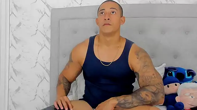 luigiferrara online show from November 2025 08:14:01 PM