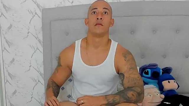 luigiferrara online show from November 2025 10:04:01 PM