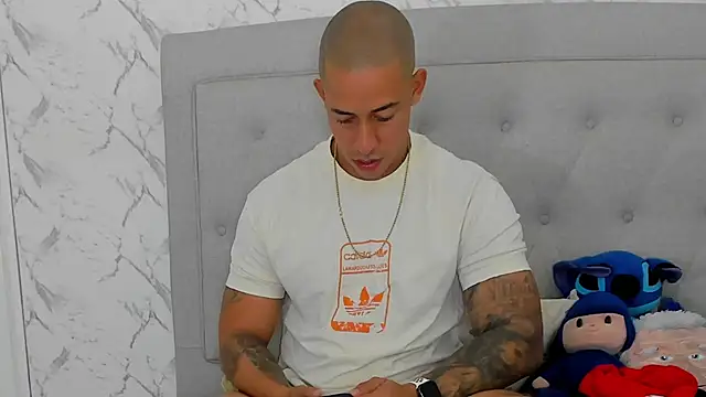 luigiferrara online show from December 2025 10:15:01 PM