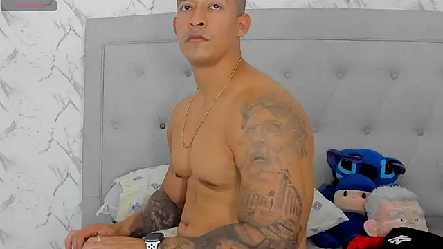 luigiferrara online show from December 2025 07:53:02 PM