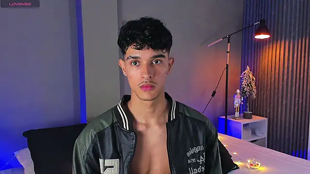 Snapshot of Busterspinter chatting on December 2024 06:53:01 AM Busterspinter online show from December 2024 06:53:01 AM