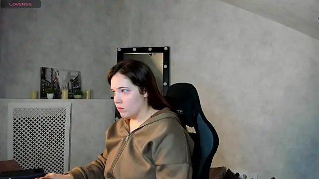 Snapshot of Aliisson_Edwards chatting on February 2025 12:53:02 AM Aliisson Edwards online show from February 2025 12:53:02 AM