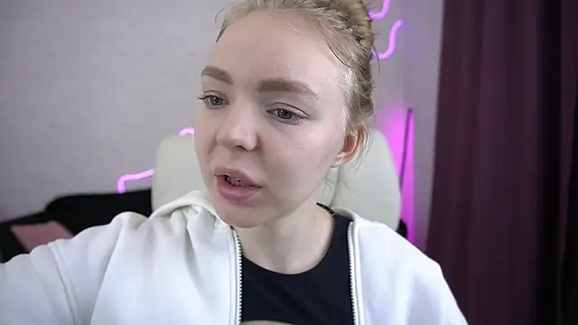 EmilySunshineS online show from November 2025 01:47:02 PM