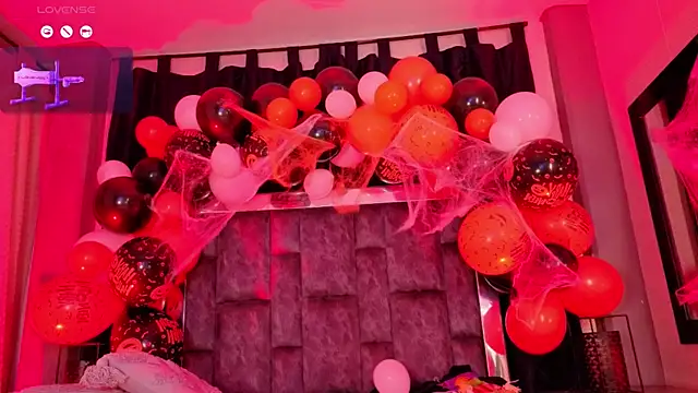 Snapshot of Mia_Oxford chatting on October 2025 01:08:02 AM Mia Oxford online show from October 2025 01:08:02 AM