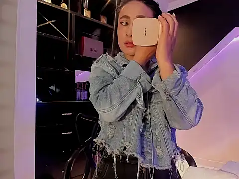 Coral Gibson online show from May 2026 01:05:02 PM