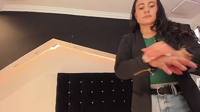 Coral Gibson online show from May 2026 02:25:02 PM