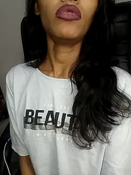 Snapshot of glam_goddess chatting on January 2025 05:05:01 AM glam goddess online show from January 2025 05:05:01 AM