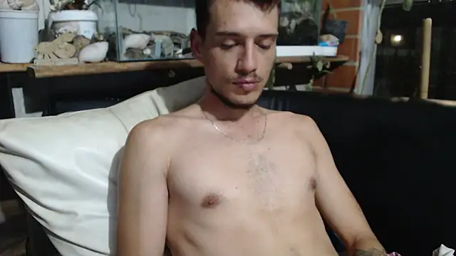 roystonee01 online show from February 2026 07:15:01 AM