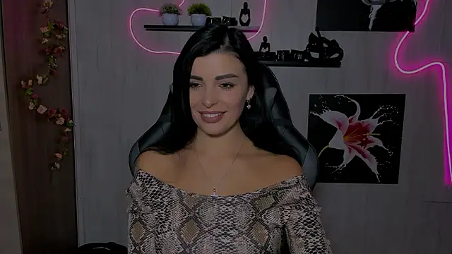 Snapshot of KayWuds chatting on December 2024 10:44:02 AM KayWuds online show from December 2024 10:44:02 AM