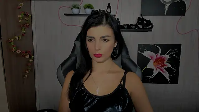 Snapshot of KayWuds chatting on December 2024 01:00:01 PM KayWuds online show from December 2024 01:00:01 PM