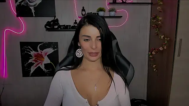 Snapshot of KayWuds chatting on December 2024 04:50:01 PM KayWuds online show from December 2024 04:50:01 PM