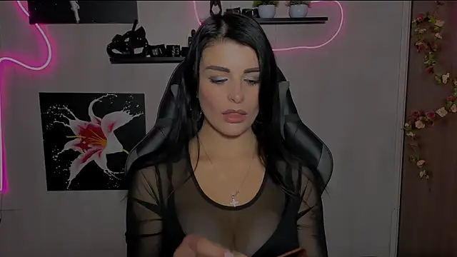 Snapshot of KayWuds chatting on December 2024 11:11:01 AM KayWuds online show from December 2024 11:11:01 AM