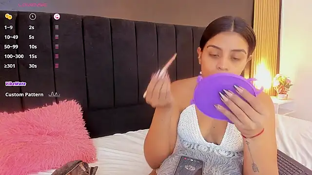 sweetsofia18 online show from December 2025 10:15:02 PM