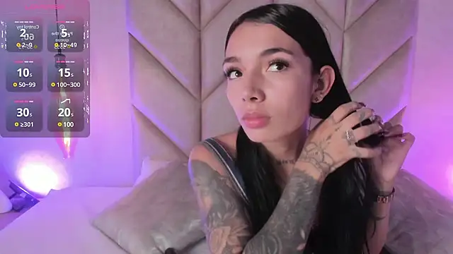 Mollymoon1 online show from December 2024 08:18:01 PM