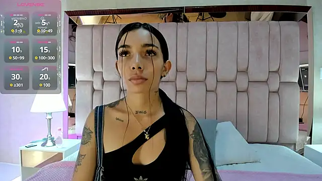 Mollymoon1 online show from December 2024 02:27:01 PM