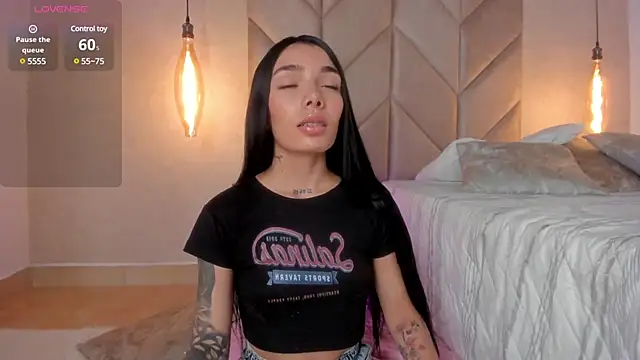 Mollymoon1 online show from March 2025 05:41:02 PM