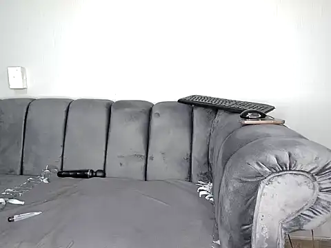 Pearl 00 online show from November 2025 05:35:01 PM