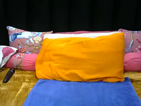Pearl 00 online show from May 2026 03:00:01 PM