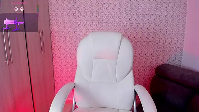 Sarajonnes online show from October 2025 09:04:02 PM