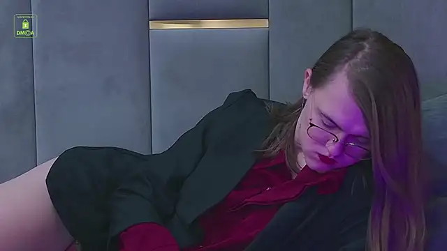 YukoFanee online show from December 2024 05:06:02 PM