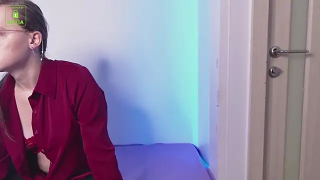 YukoFanee online show from September 2025 03:49:01 PM