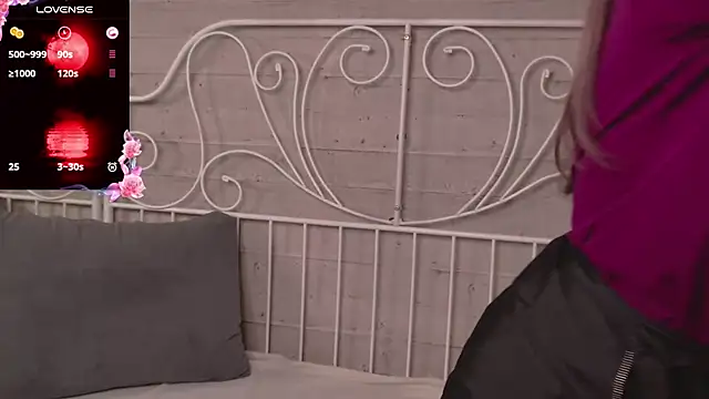 YukoFanee online show from October 2025 08:20:01 PM