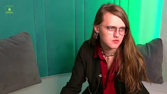 YukoFanee online show from November 2025 08:18:02 PM