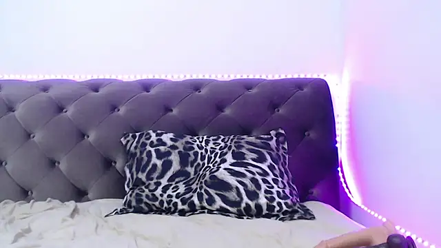 TiffanyPeretz online show from September 2025 05:36:02 PM