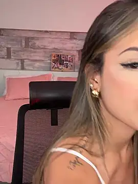 Snapshot of Alisha-Bond chatting on January 2025 01:37:02 AM Alisha-Bond online show from January 2025 01:37:02 AM