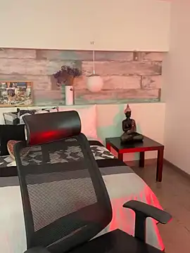 Snapshot of Alisha-Bond chatting on January 2025 11:35:02 PM Alisha-Bond online show from January 2025 11:35:02 PM