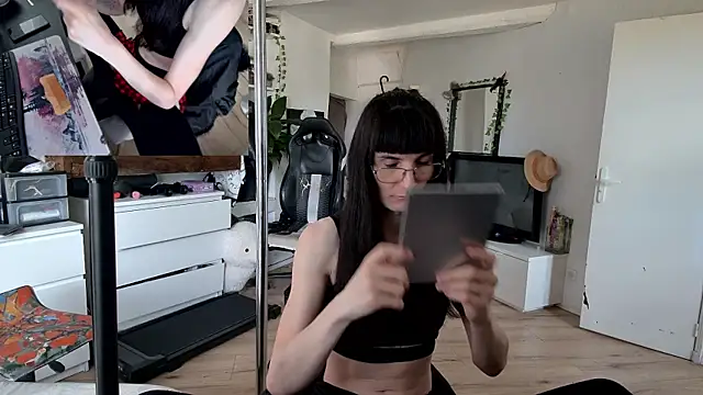 Snapshot of CeriseLapine chatting on November 2025 12:02:02 PM CeriseLapine online show from November 2025 12:02:02 PM