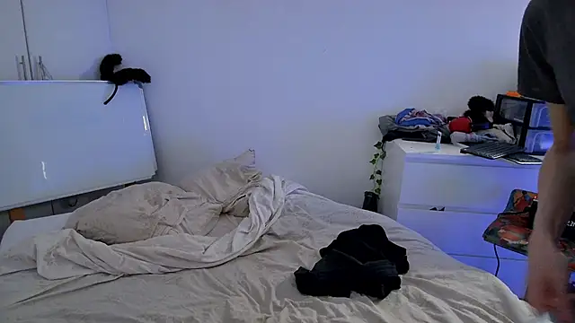 Snapshot of CeriseLapine chatting on November 2025 01:16:02 AM CeriseLapine online show from November 2025 01:16:02 AM