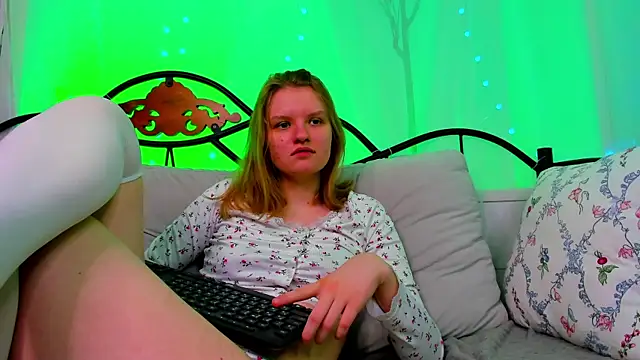 LilianSwall online show from March 2025 12:32:02 PM