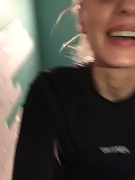 Diamond Bunny  online show from February 2025 05:34:01 PM