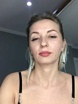 Diamond Bunny  online show from March 2025 06:55:01 PM