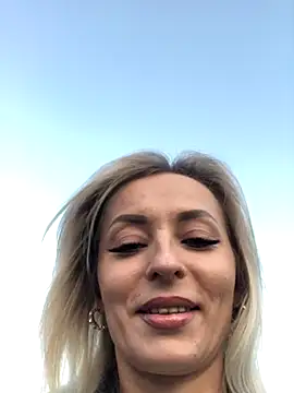 Diamond Bunny  online show from November 2025 02:38:01 PM