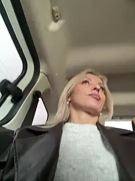 Snapshot of Diamond_Bunny_ chatting on April 2026 07:17:02 AM Diamond Bunny online show from April 2026 07:17:02 AM