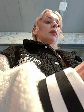 Snapshot of Diamond_Bunny_ chatting on April 2026 03:13:01 PM Diamond Bunny online show from April 2026 03:13:01 PM