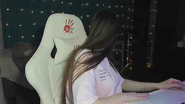 Snapshot of katie_taylorr chatting on December 2024 10:51:01 PM katie taylorr online show from December 2024 10:51:01 PM