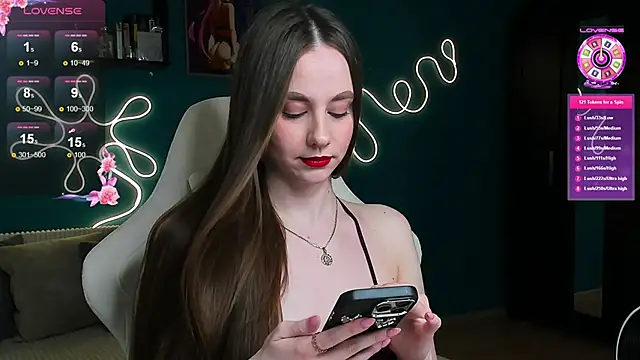 Snapshot of katie_taylorr chatting on November 2025 10:29:02 PM katie taylorr online show from November 2025 10:29:02 PM