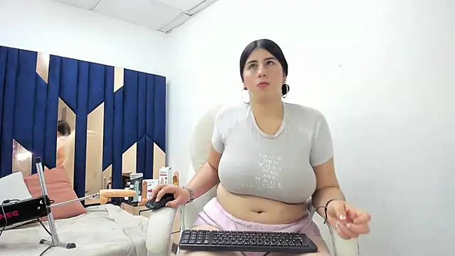 Criistaal  online show from March 2025 07:33:02 AM