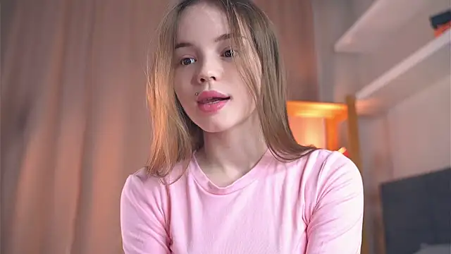 Snapshot of Miss_miracle chatting on November 2025 04:42:02 PM Miss miracle online show from November 2025 04:42:02 PM