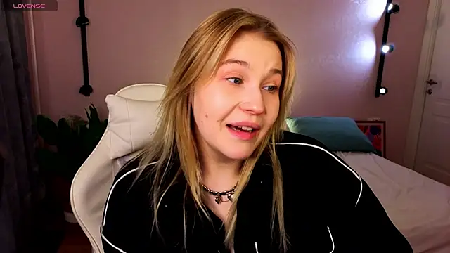 Colleen Blake online show from April 2026 04:45:01 PM