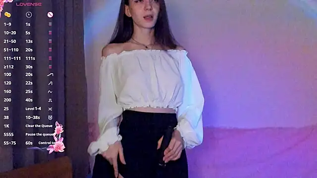 EvaBradley online show from October 2025 06:38:02 PM